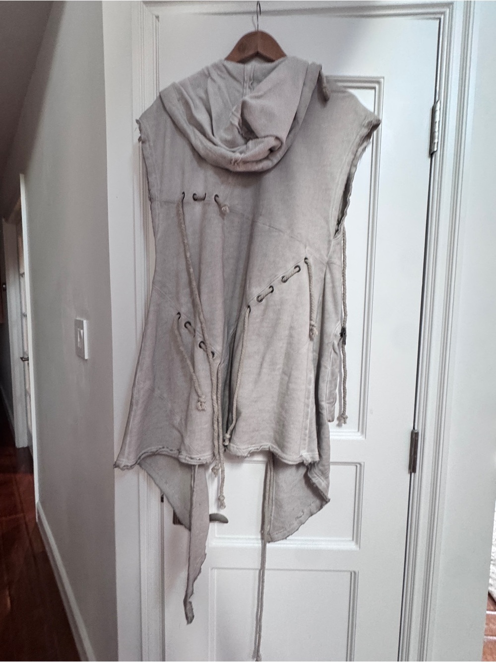 Hooded Sleeveless Draped Vest in Light Gray darker wavs dolls kill - Picture 3 of 3